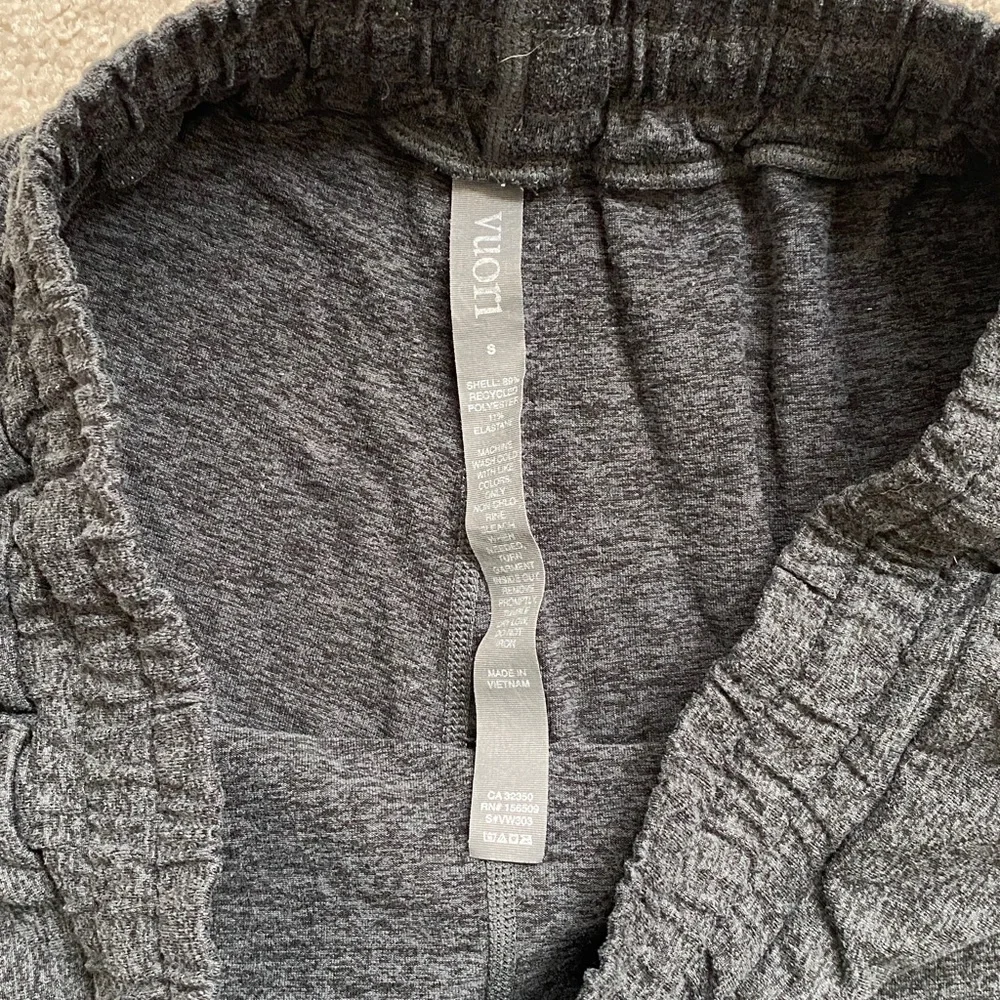 Vuori Women’s Dark Gray Jogger Sweatpants with Contrast Drawstring - Picture 8 of 13
